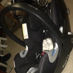 Baby Car Seat 0-12M Has Been Used But Clean!